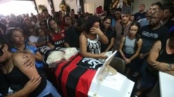 Atleta morto em incêndio é sepultado em Volta Redonda (RJ)