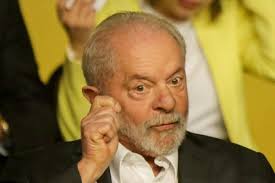 Lula bate recorde de público  em chat no  Twitter