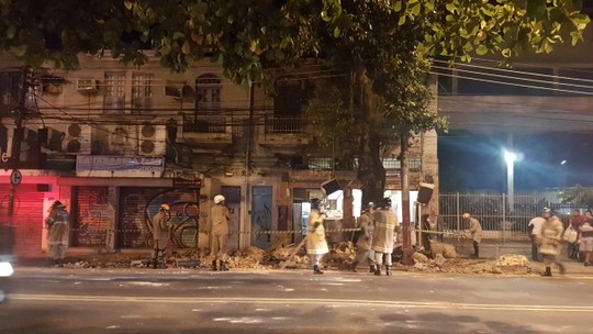 Marquise de lanchonete cai na rua Jardim Botânico, Zona Sul