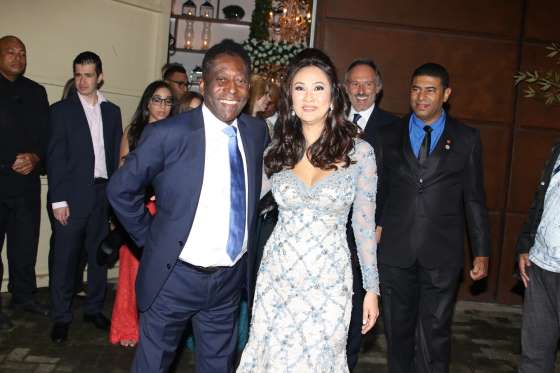 Pelé, aos 75 anos, se casa pela 3º vez: eleita é Márcia Cibele Aoki.