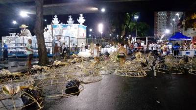 7 escolas da Série A abrem os desfiles do carnaval do Rio na Sapucaí...