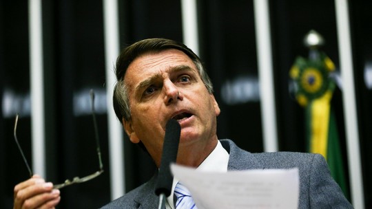 Bolsonaro discursou na Câmara contra famílias de médicos cubanos no Brasil, mas agora é a favor
