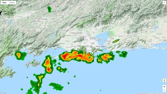 Rio entra em estágio de atenção com chegada de chuva forte