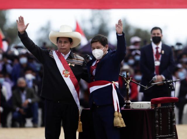 Peru: Pedro Castillo anuncia renúncia de todos os ministros