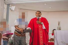 Padre usava doces para cometer abusos sexuais com coroinhas