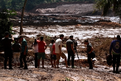 Dez corpos são encontrados em ônibus soterrado em Brumadinho