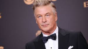 Alec Baldwin mata acidentalmente  cinegrafista e fere diretor em set de ‘Rust’