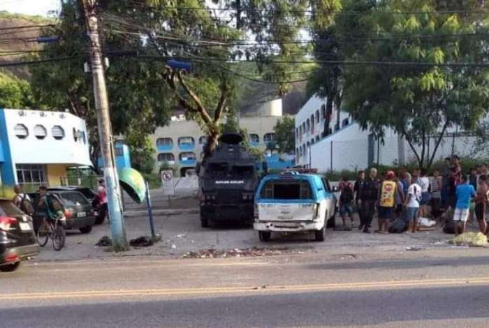 Bandido morre dentro de Ciep em São Gonçalo após confronto com a polícia