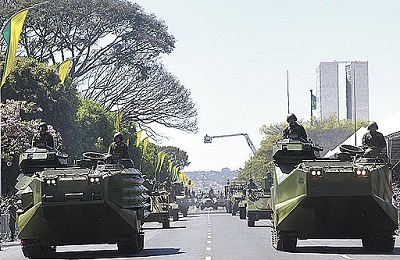 Imagens de tanques na Esplanada devem ter forte representação política e histórica