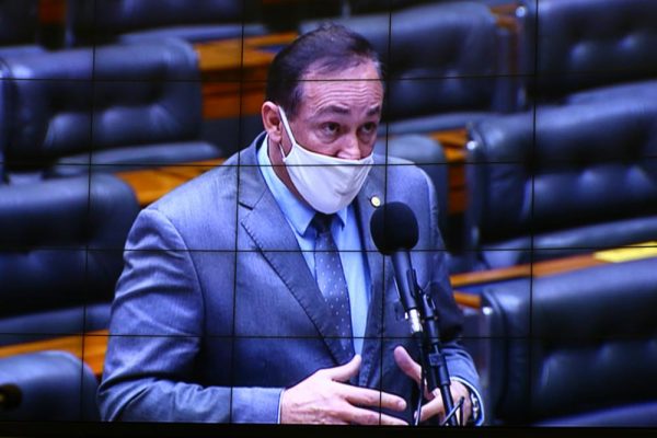 Deputado é expulso de sala após desacatar CPI da Covid